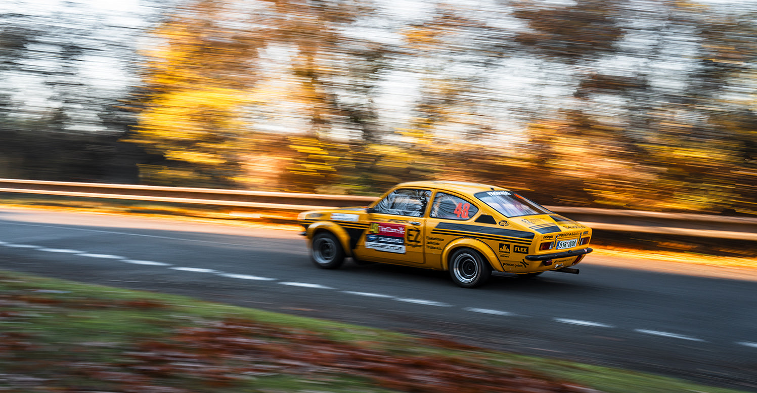 Impression Rennauto auf Rennstrecke