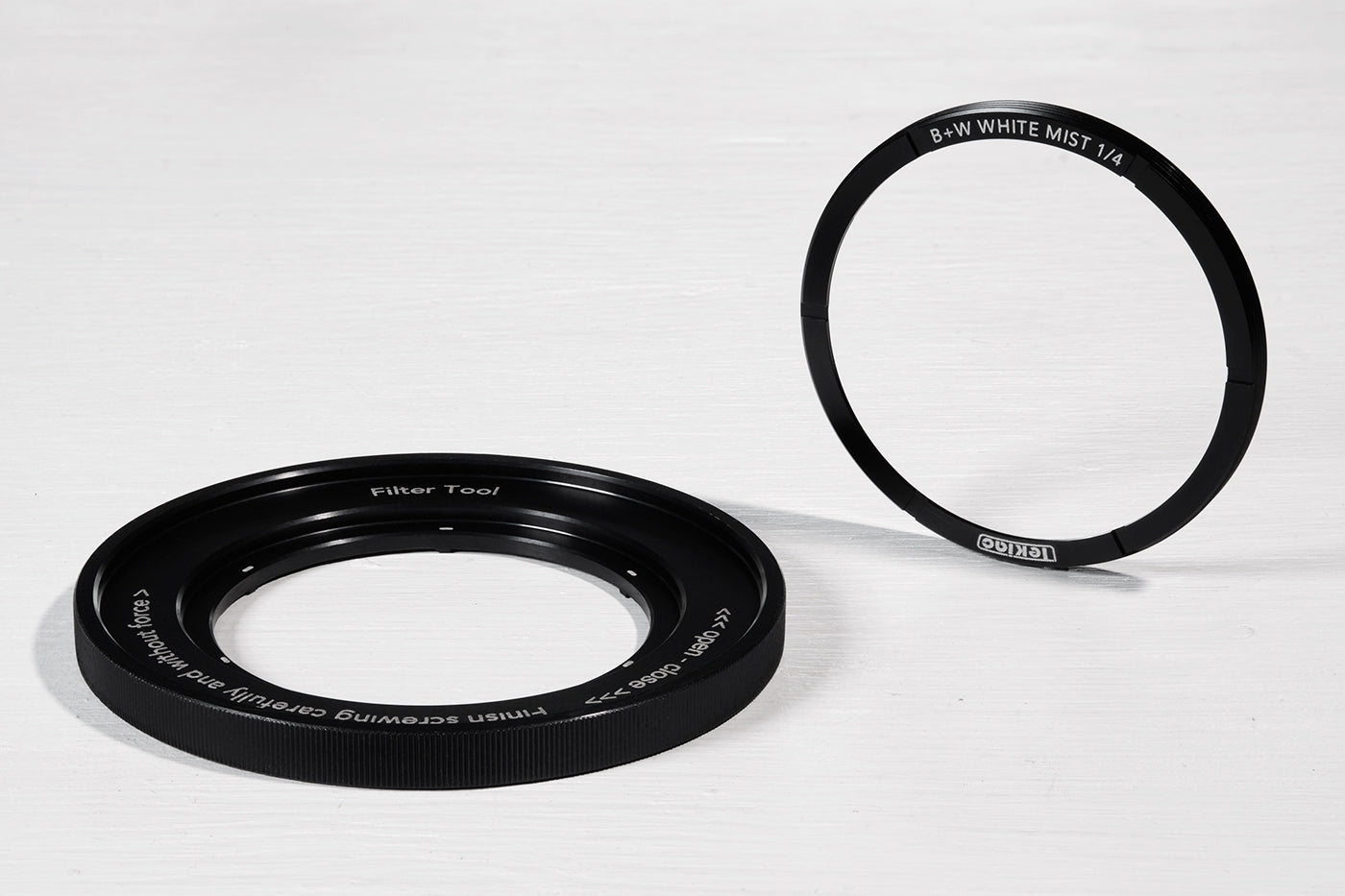 B+W Ultra Slim White Mist 1/4 Filter mit Montagehilfe