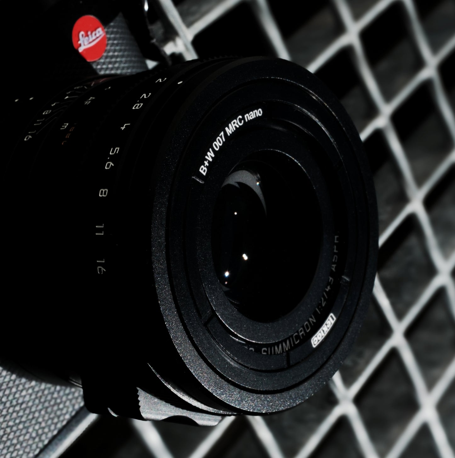 B+W Foto Filter mit Montagehilfe für deine Leica Q3 43 - Made in Germany